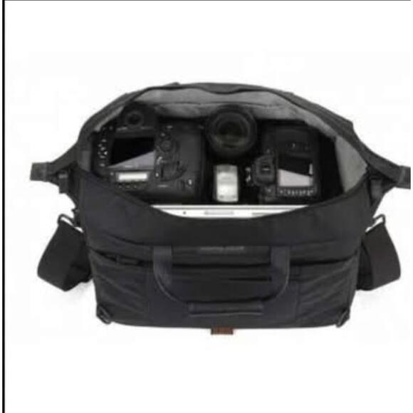 Lowepro Classified 250 AW Pro Shoulder Camera Bag - Picture 1 of 4